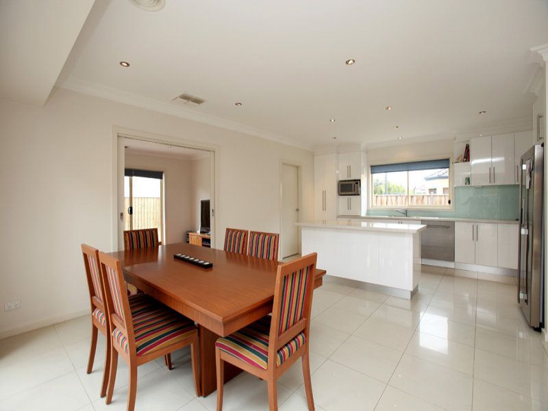 15 Sandy Point Road, Sanctuary Lakes - Thumbnail 7