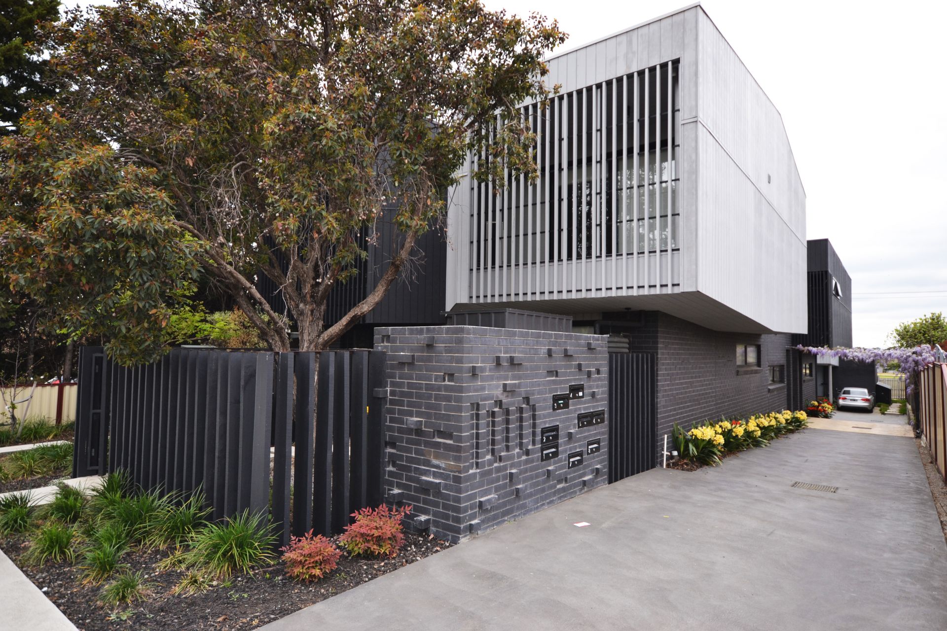 CONTEMPORARY ELEGANCE & STYLE