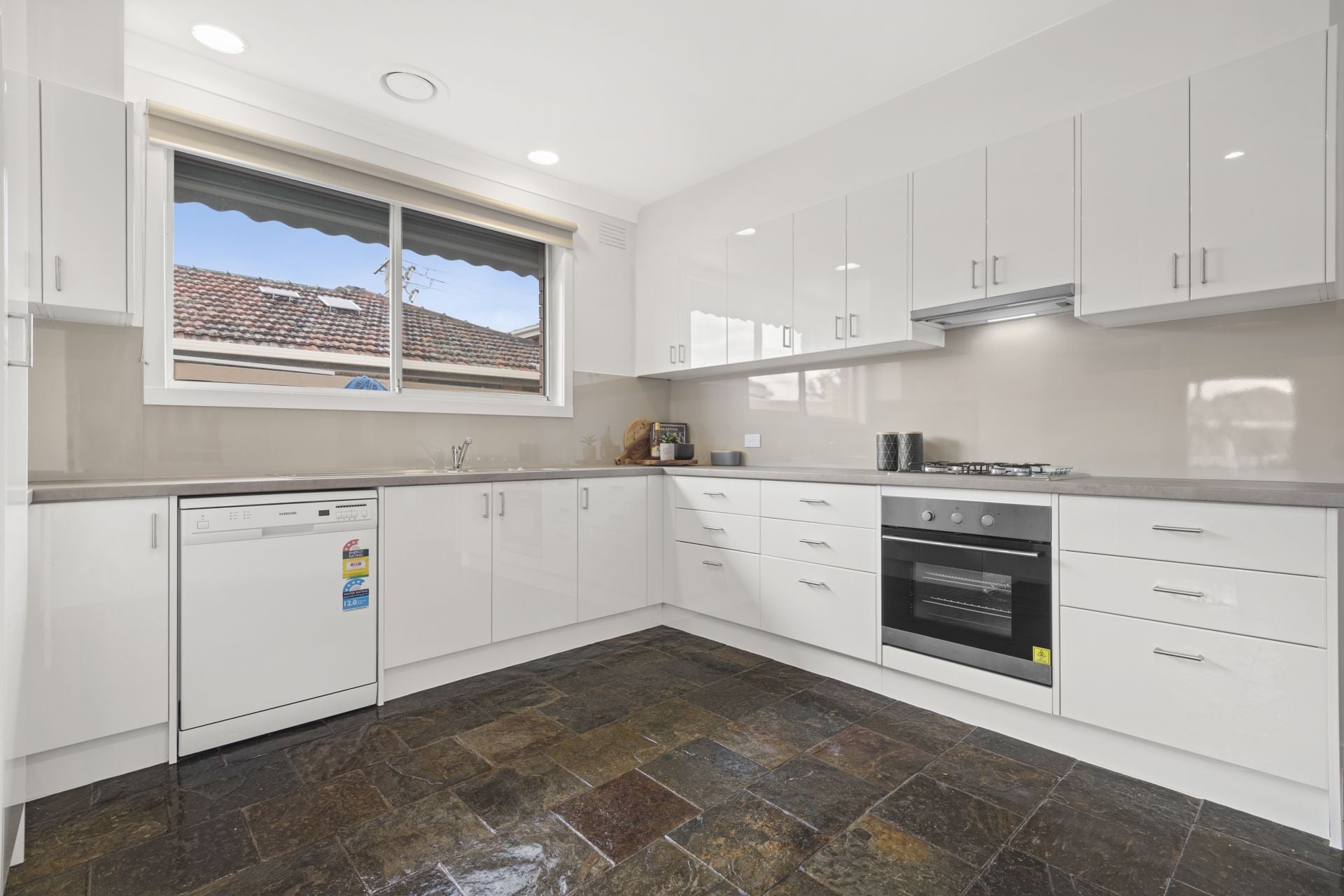 SOLID BUILD - MODERN APPEAL