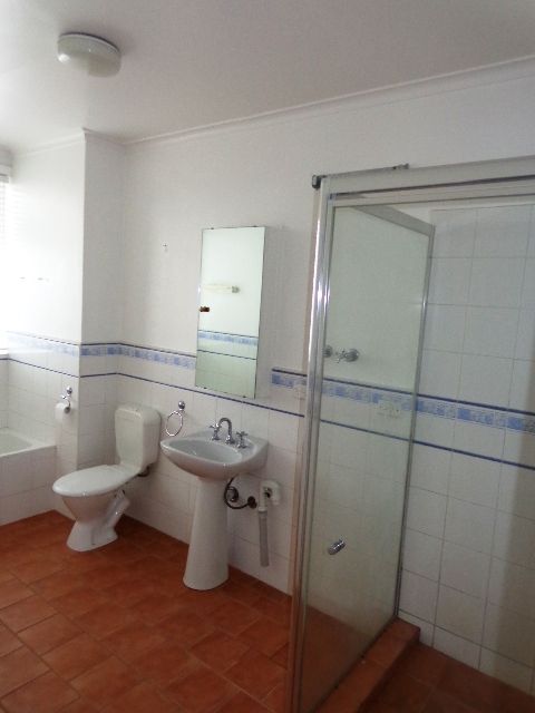 **Bright, sunny & fabulous location**