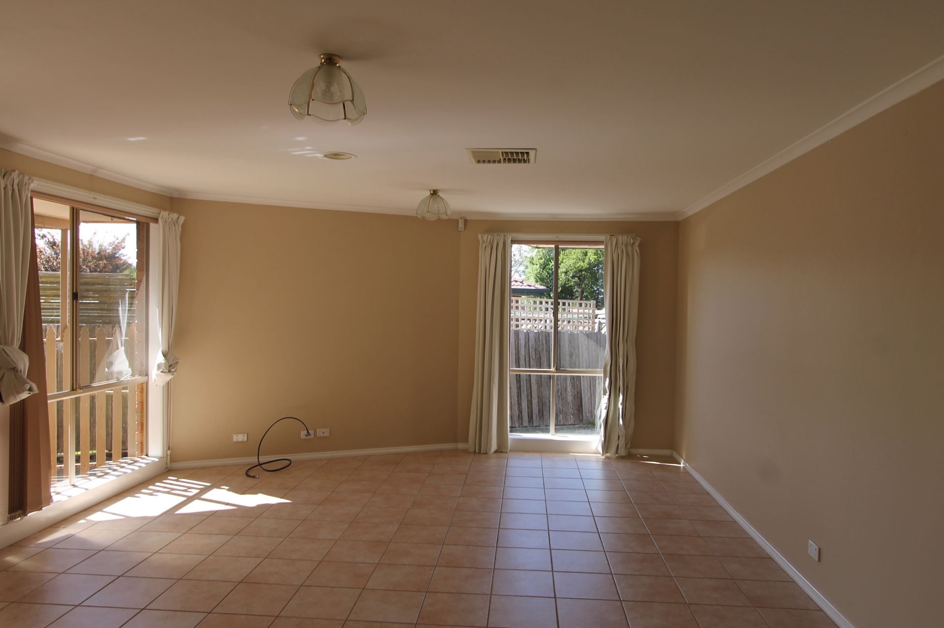 Spacious Home In Quiet Court Location