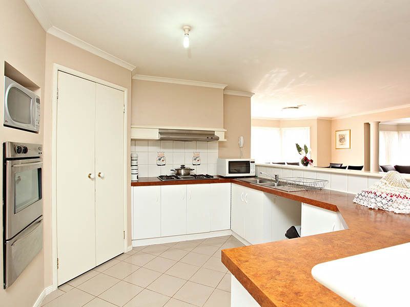 12 Wood Grove, Burnside - Thumbnail 3