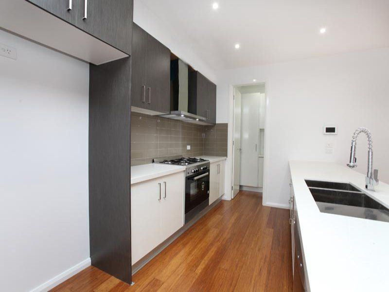 98 Oakview Parade, Caroline Springs - Thumbnail 3