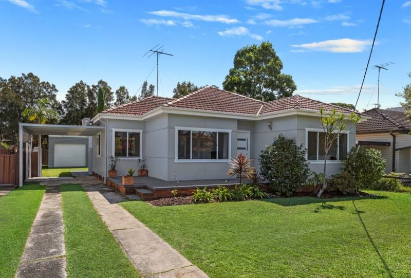 35 Murrami Avenue, Caringbah, Caringbah - Thumbnail 2