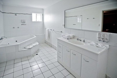 MOTOR INN FOR SALE - IMMACULATE - FABULOUS LOCATION