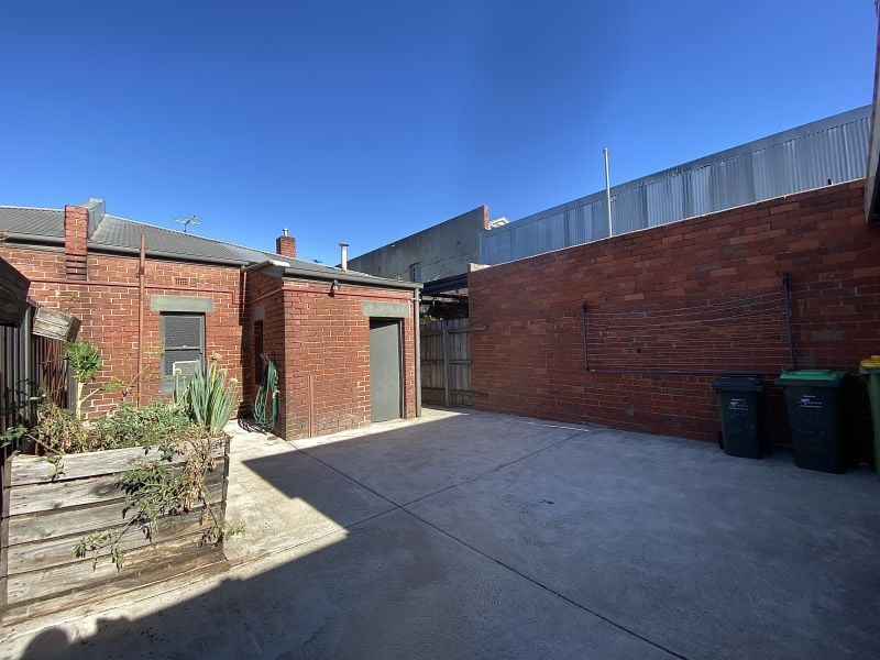 Rear/832 High Street, Thornbury