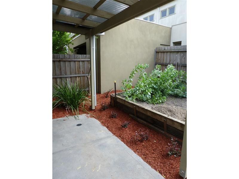 Beautiful 3 Bedroom Townhouse!