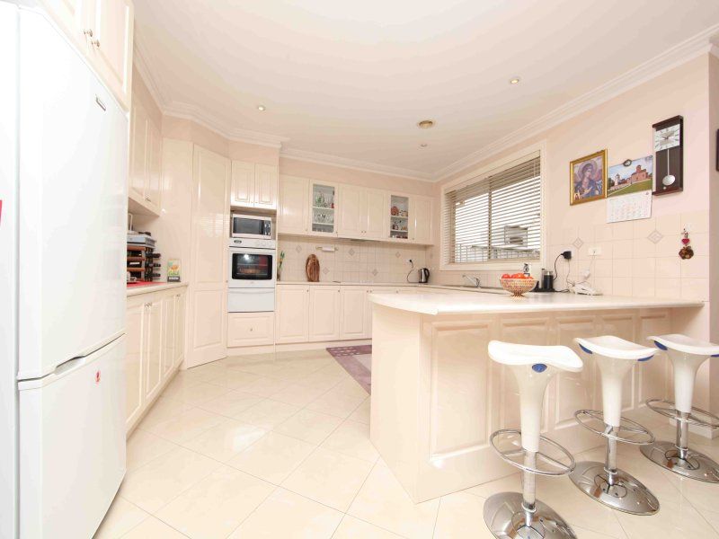 6 Red Oaks Way SOUTH MORANG, South Morang - Thumbnail 4