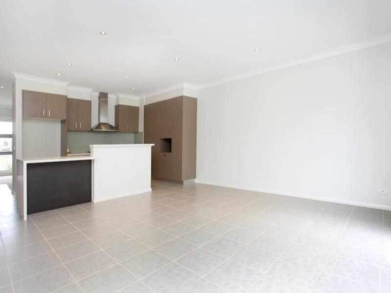 35 The Esplanade, Caroline Springs - Thumbnail 4