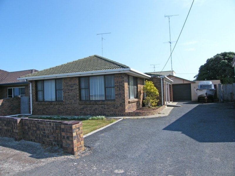 74 Sea Parade PORT MACDONNELL SA, Port Macdonnell - Thumbnail 3