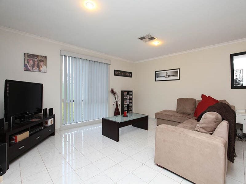 81 Chisholm Drive, Caroline Springs - Thumbnail 5