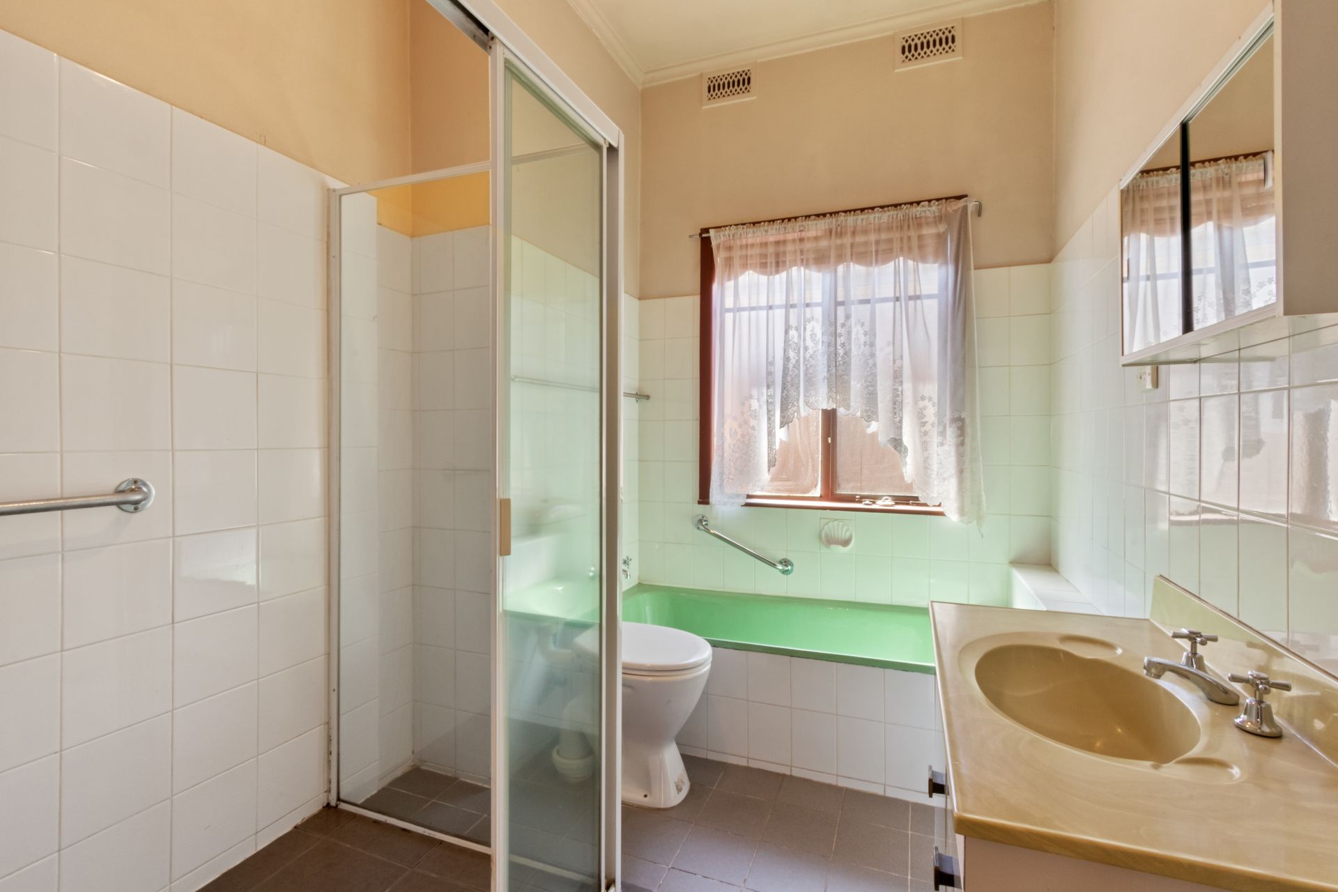 Neat And Tidy Home With Lots Of Room