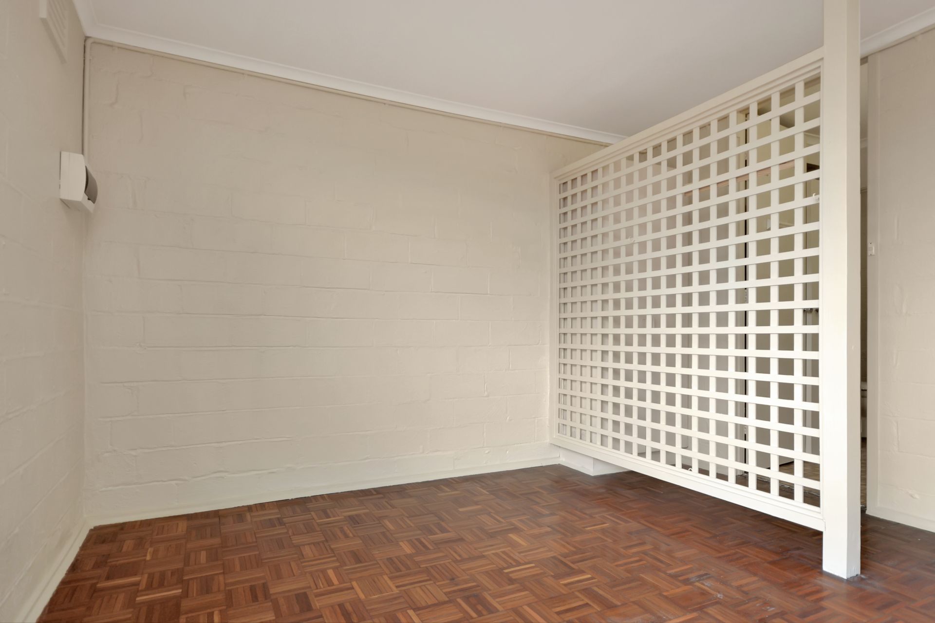 RENOVATED STUDIO