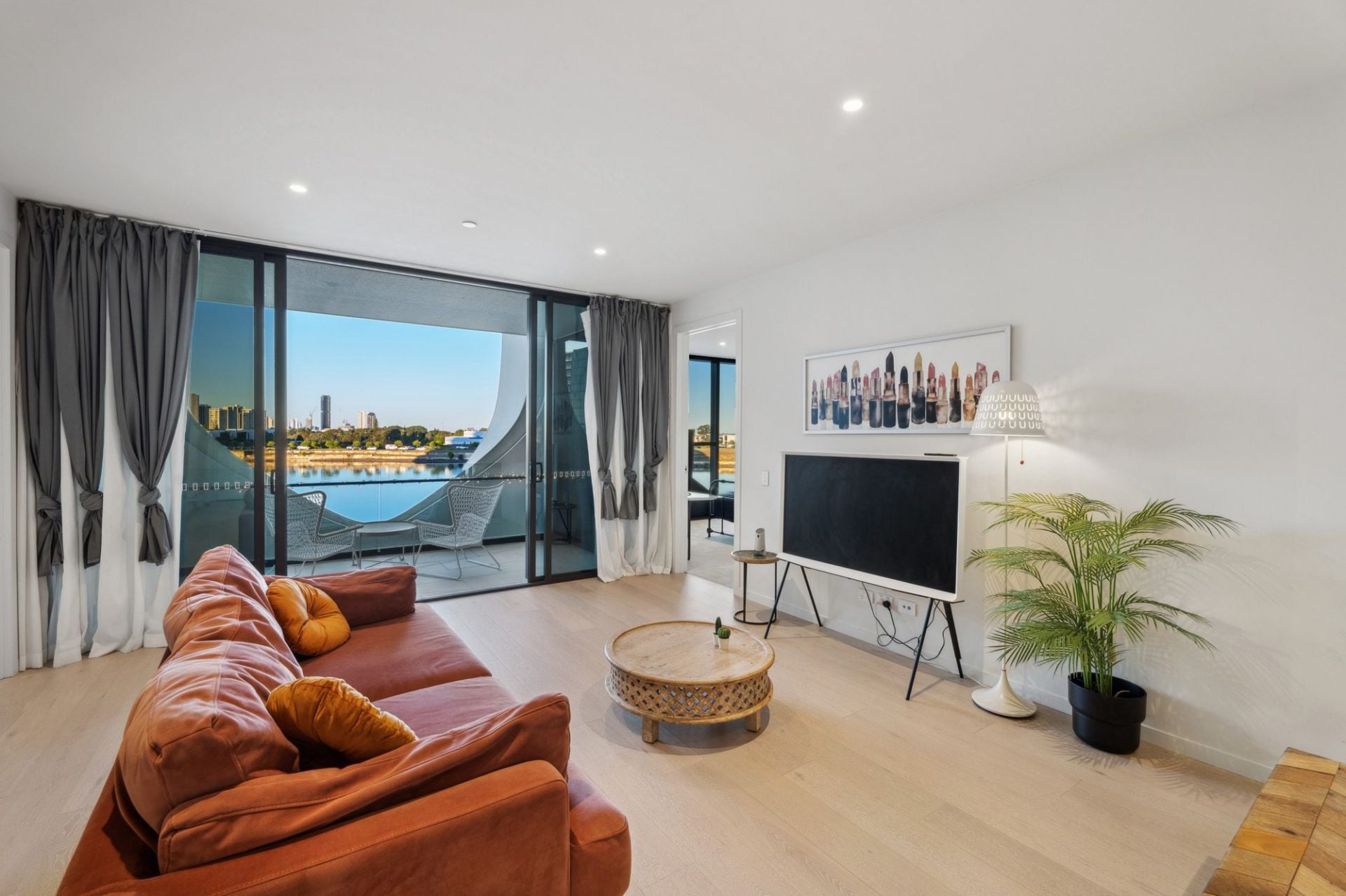 24 The Lanes Boulevard, Mermaid Waters - Thumbnail 4