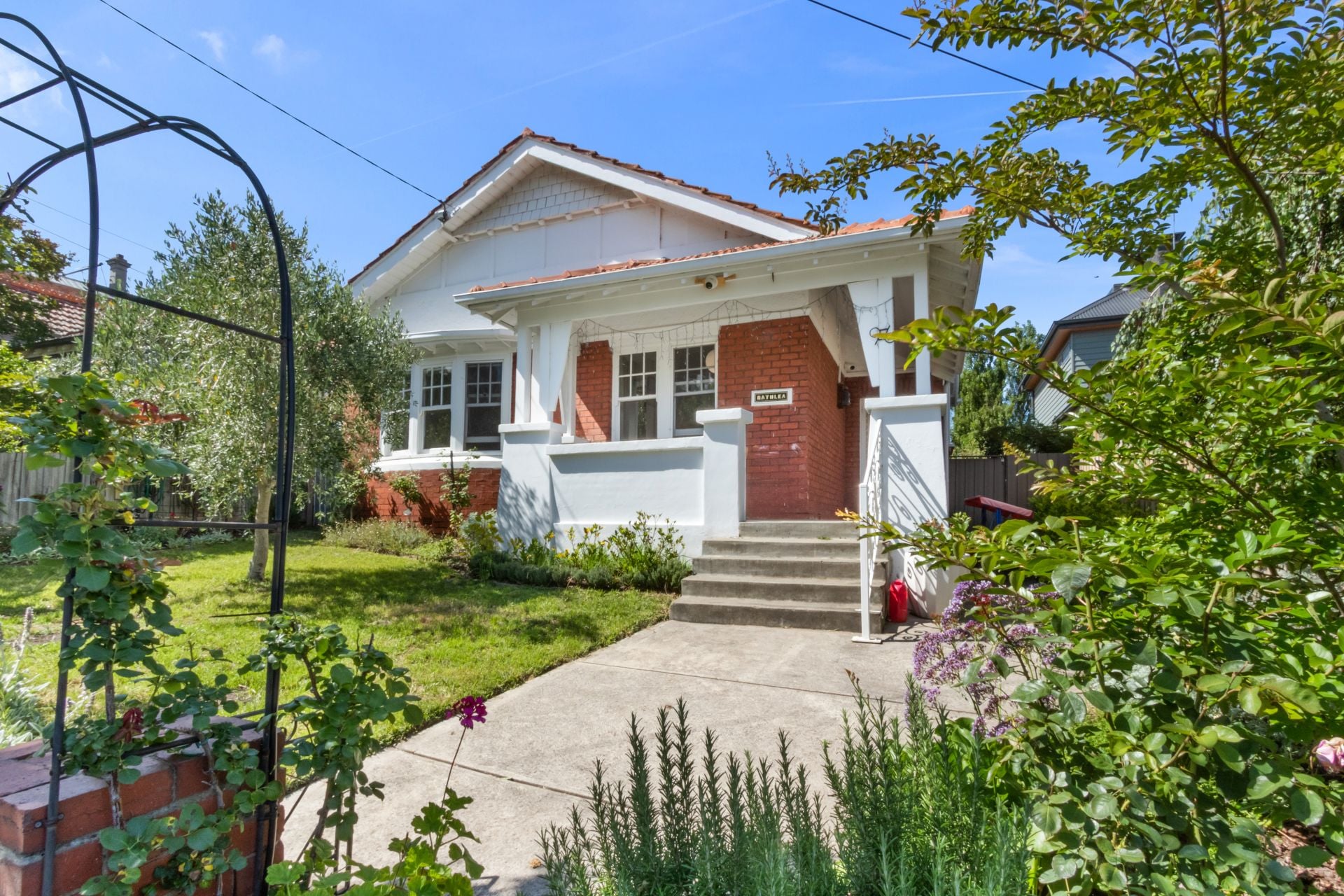 Charming 3-Bedroom Haven in Northcote Awaits You!