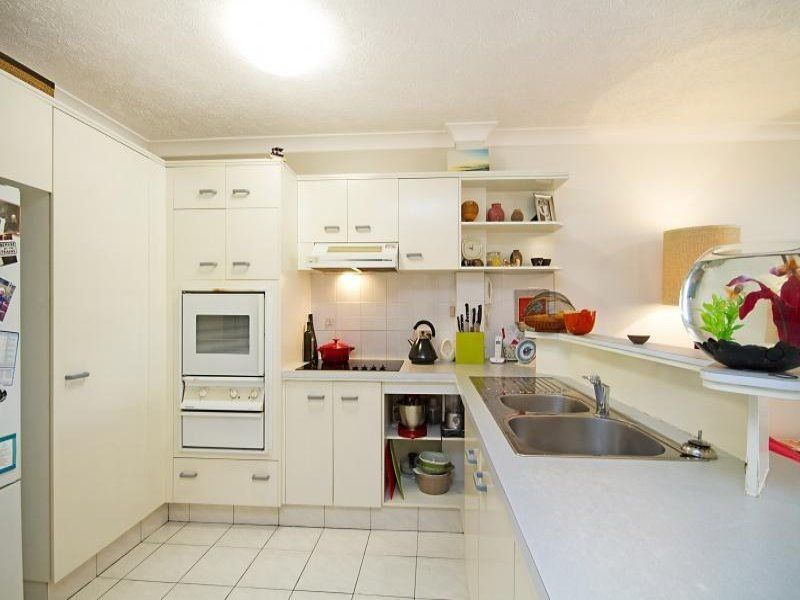 8/9 Ocean Street 'Ocean Cove' KIRRA QLD, ' Kirra - Thumbnail 3