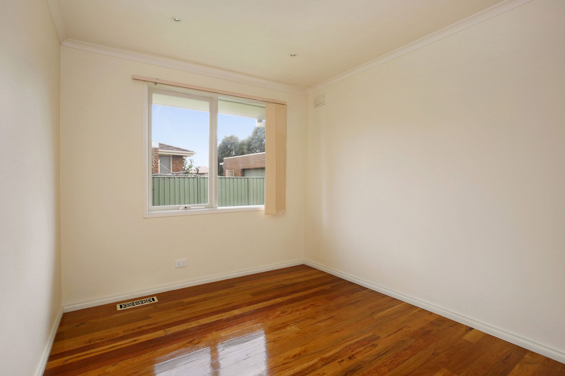 CONVENIENCE & LOCATION **FRESHLY PAINTED**  *Insp Wed 25th Jul @ 5:00pm*
