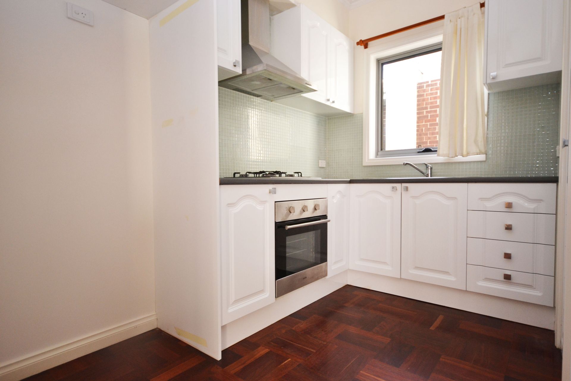 CONTEMPORARY LIVING & A FABULOUS LOCATION
