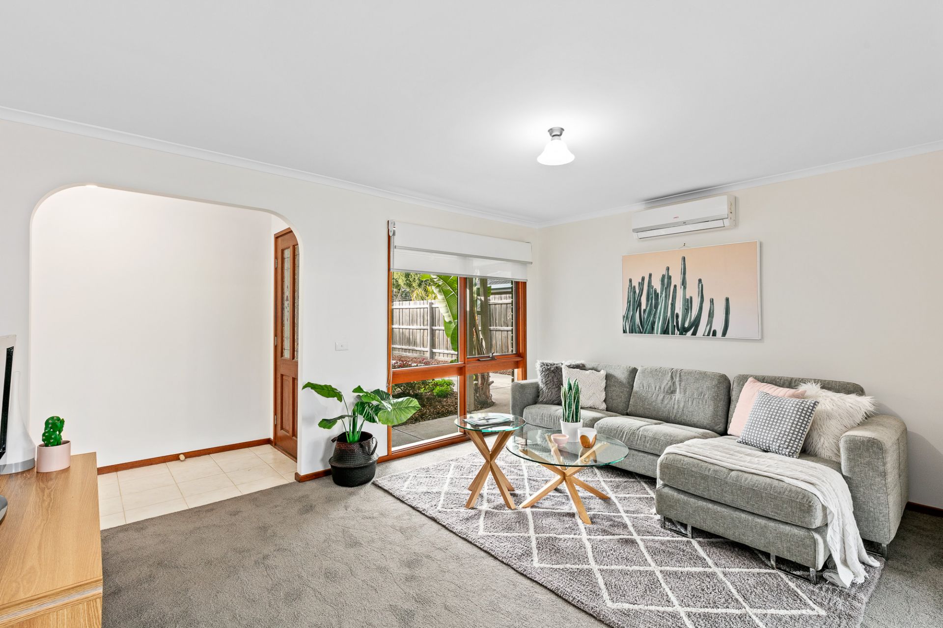 AN IMMACULATE 4 BEDDER
