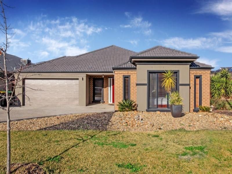 43 Barringo Way, Caroline Springs - Thumbnail 2