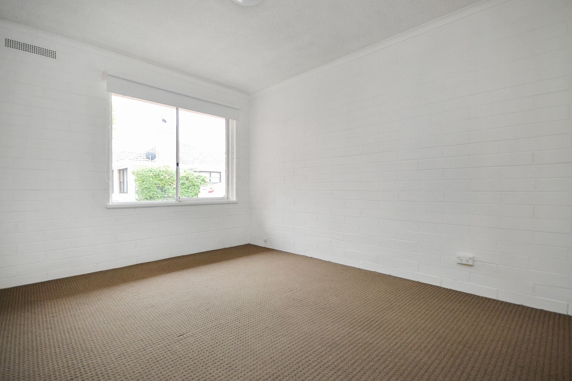 CUTE, COSY AND CONVENIENTLY LOCATED