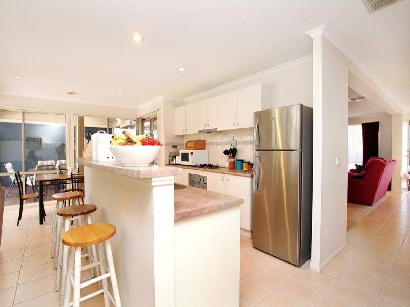 32 Loddon Drive, Taylors Hill - Thumbnail 7