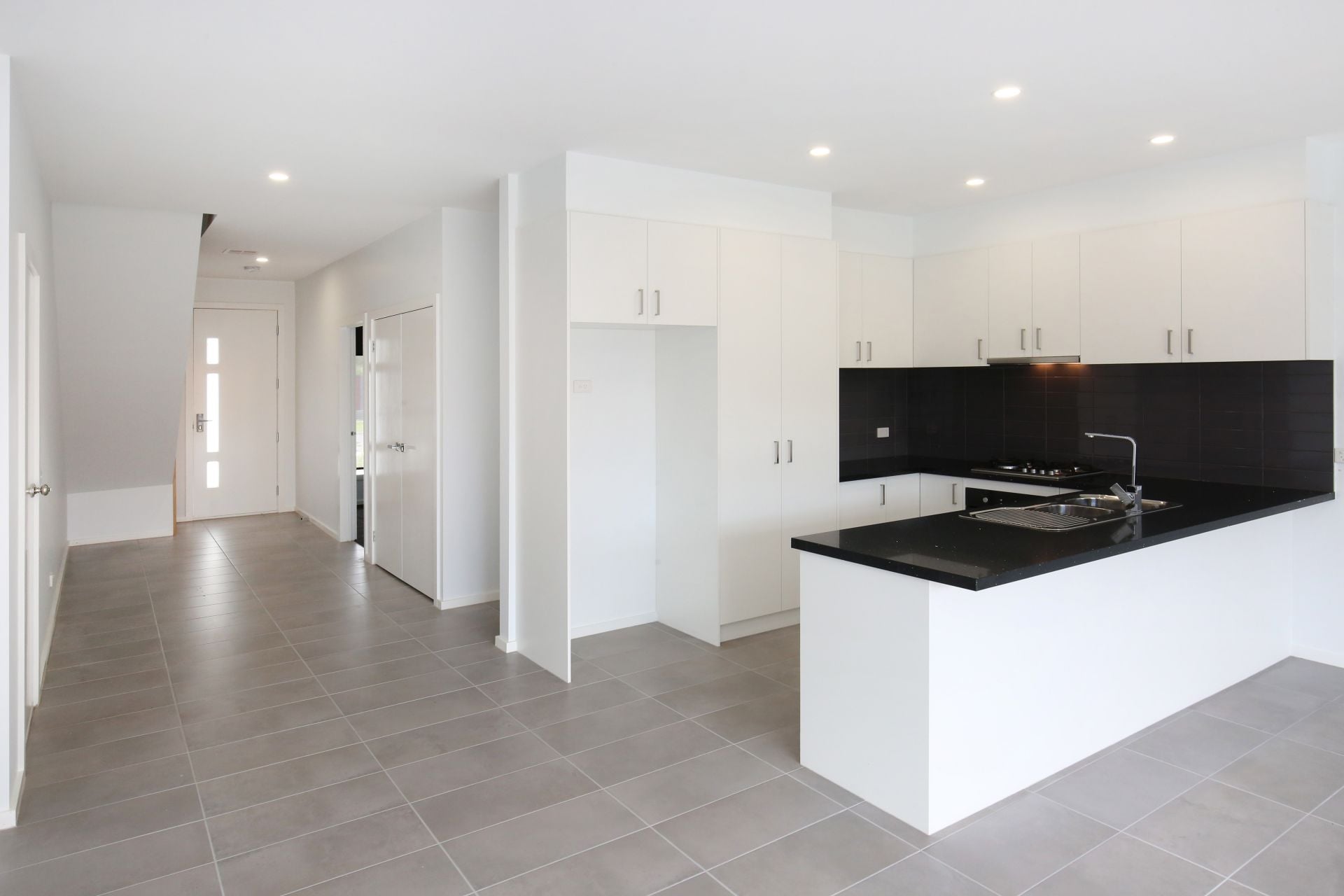 BRAND NEW TOWNHOUSE STYLISH AND SOPHISTICATED  *Insp Tue 7th Jan @ 4:35pm*