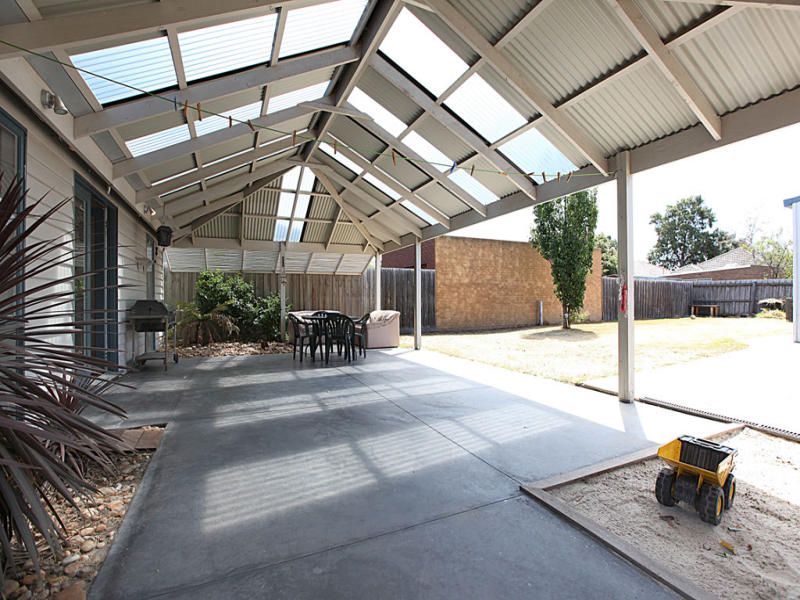 58 Stenhouse Avenue, Brooklyn - Thumbnail 4