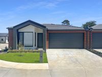 9 Expedition Circuit, Pakenham VIC