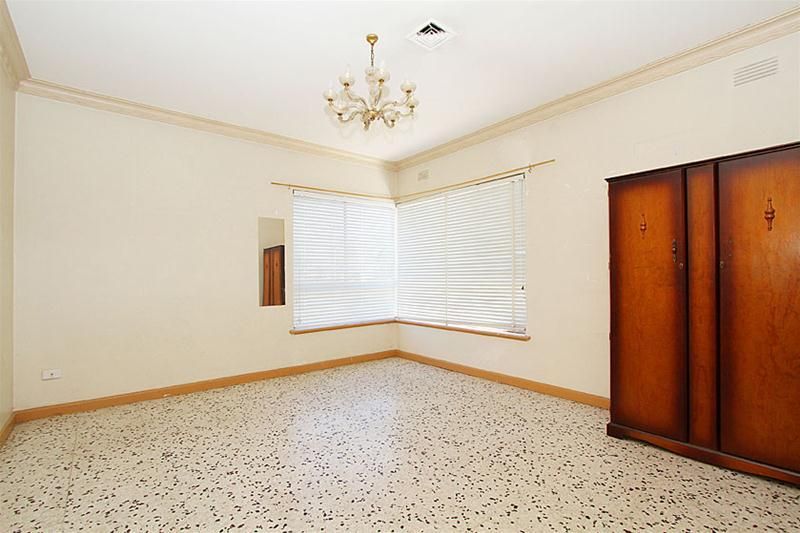 4 BEDROOM DELIGHT!