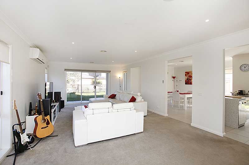 63 Vaucluse Boulevard, Point Cook - Thumbnail 4