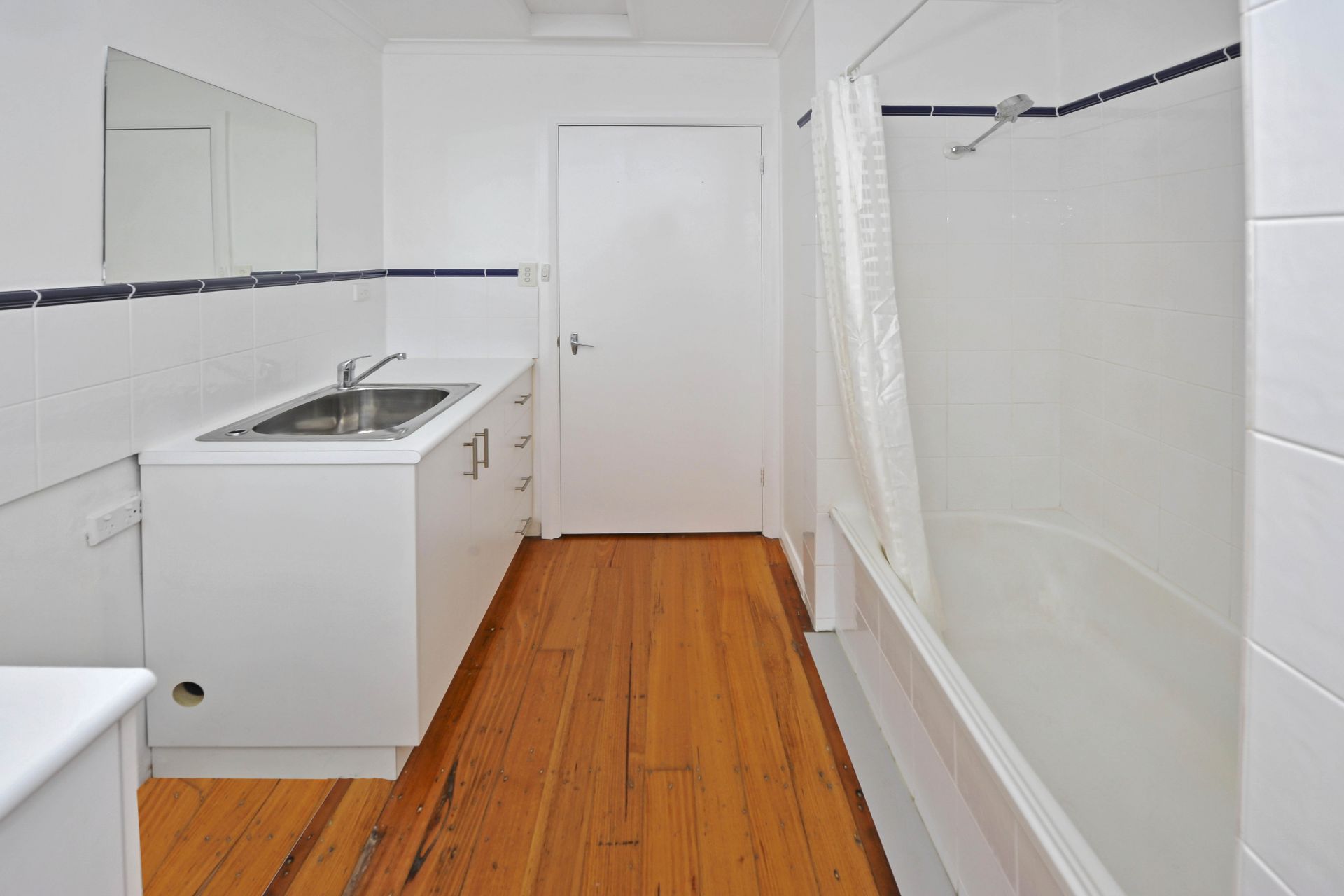 RENOVATED ONE BEDROOM UNIT