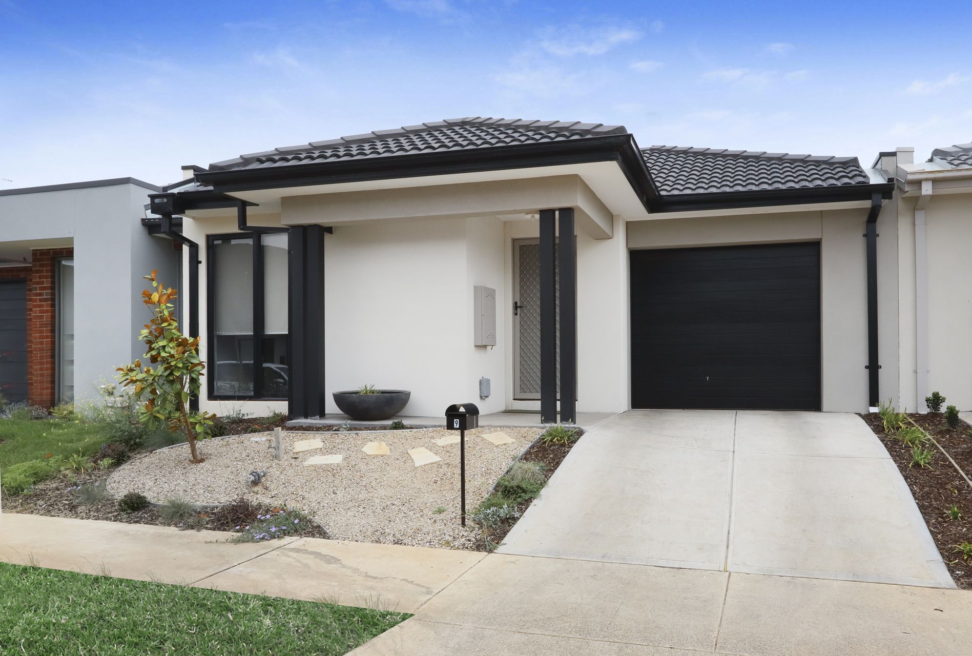 9 Homage Avenue Fraser Rise VIC, Fraser Rise - Thumbnail 2