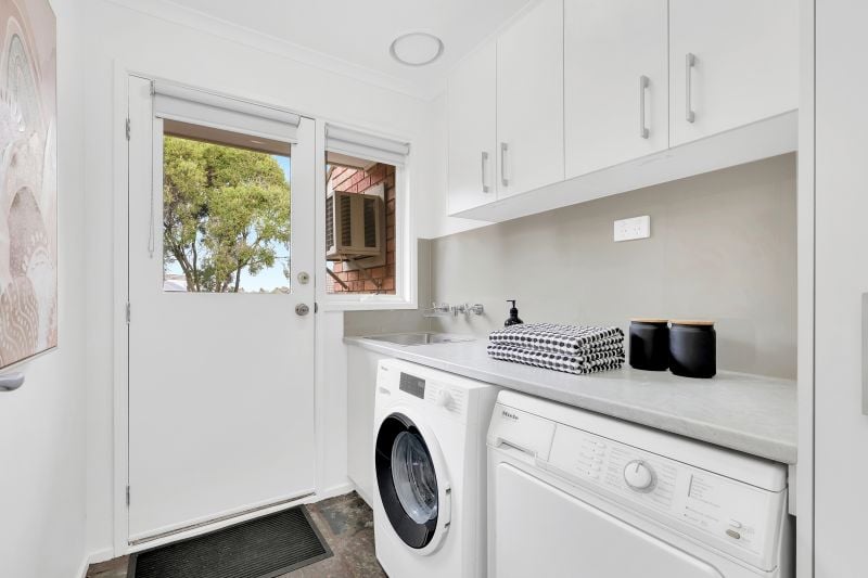 8 Nevern Court, Mill Park