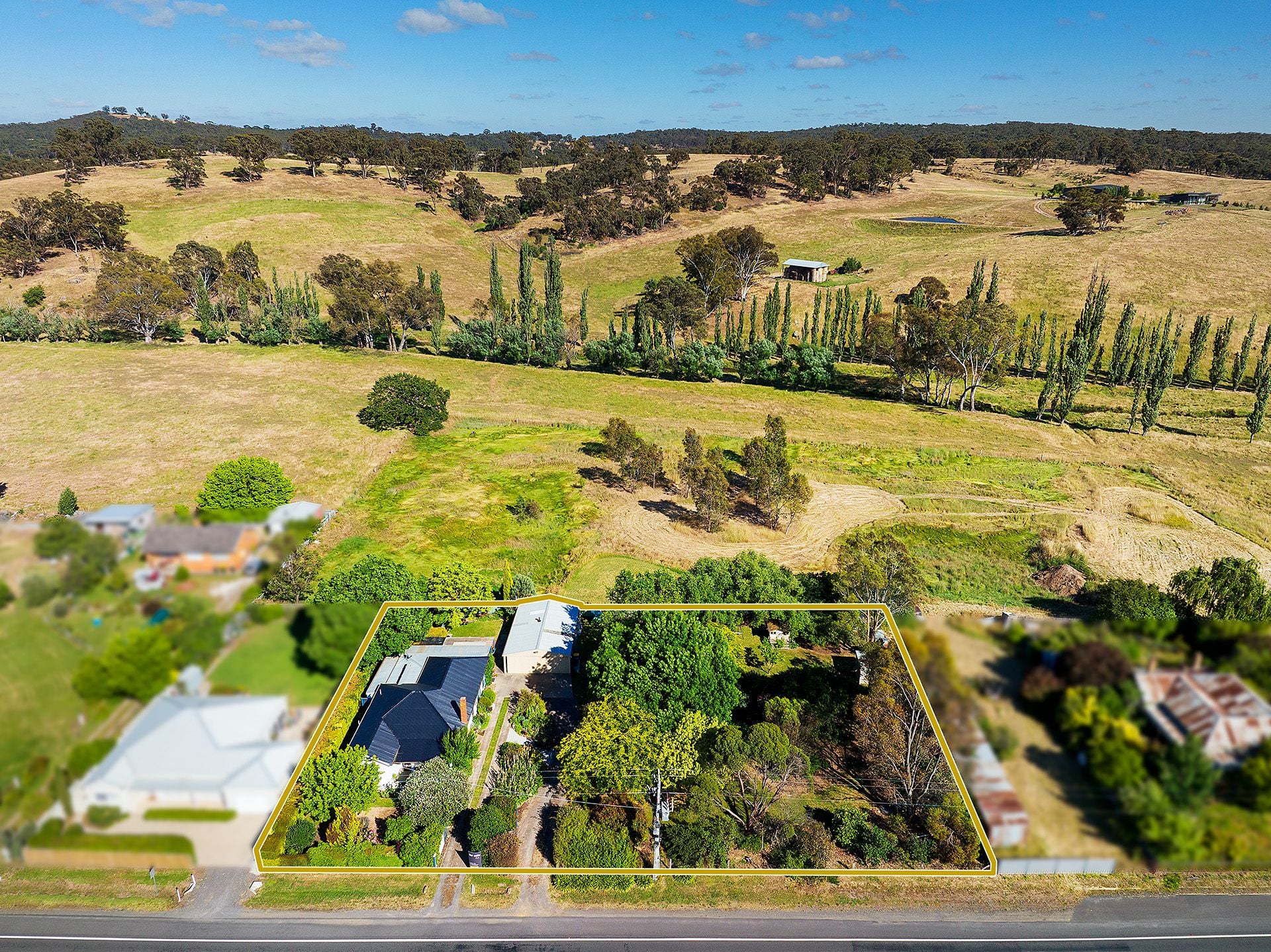 33 Midland Highway, Campbells Creek - Thumbnail 2