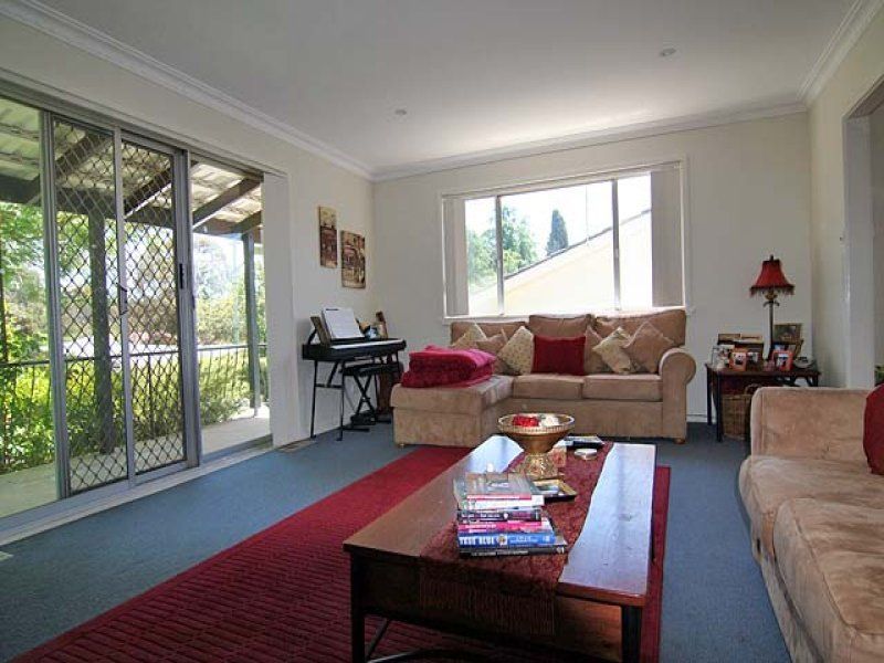 42 Dixon Drive, Holder - Thumbnail 4