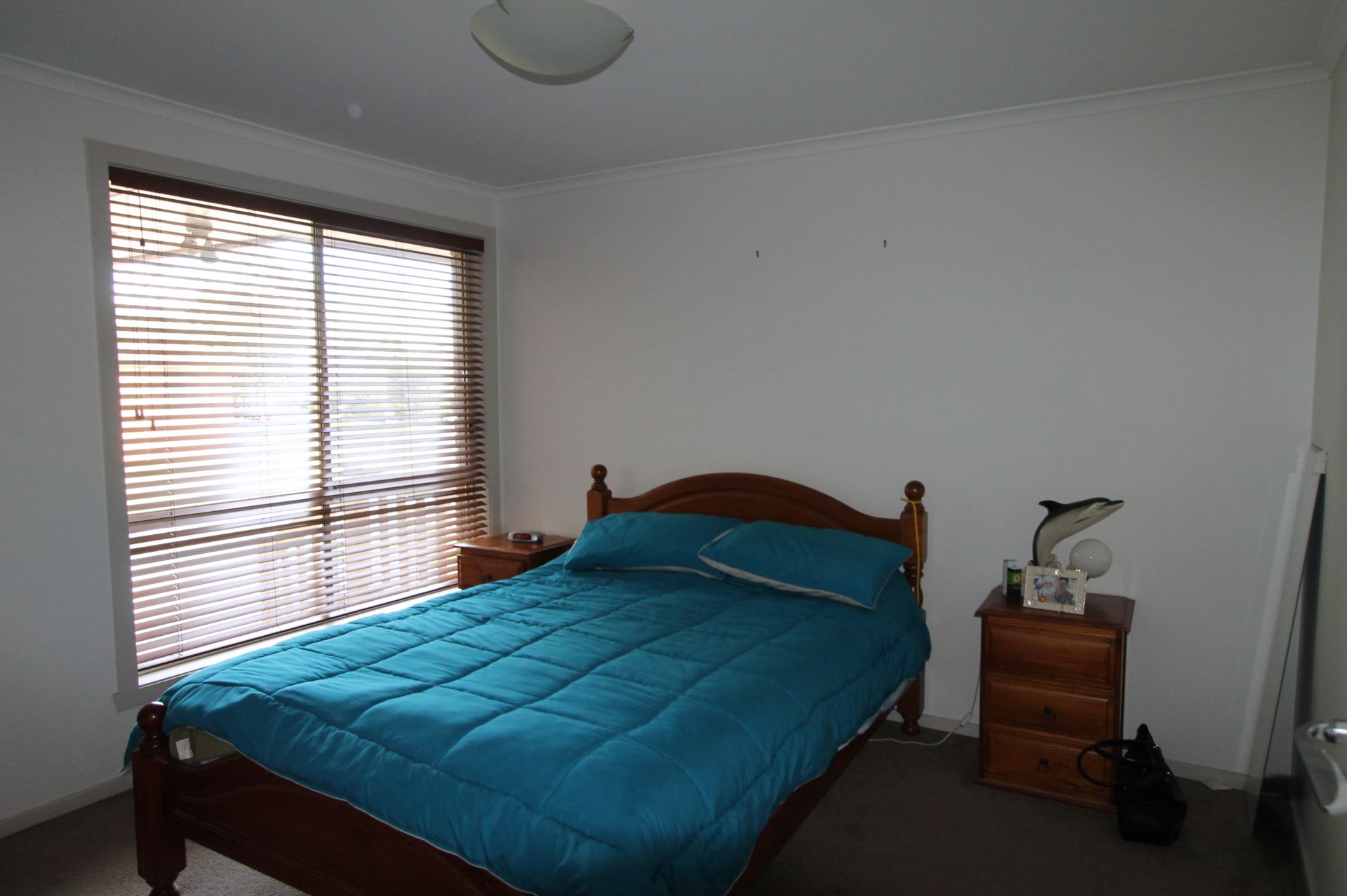 ***APPROVED APPLICATION PENDING*** 2 BEDROOM UNIT IN QUIET & CENTRAL LOCATION