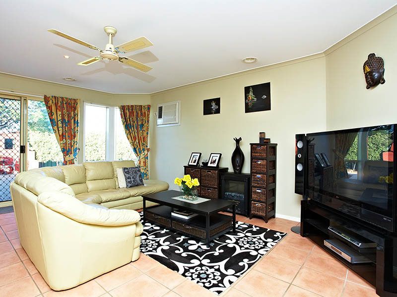 6 Creekbank Place, Caroline Springs - Thumbnail 3