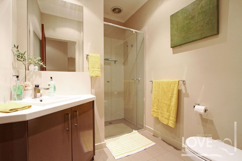 Luxurious, Spacious And Opposite The Park!
