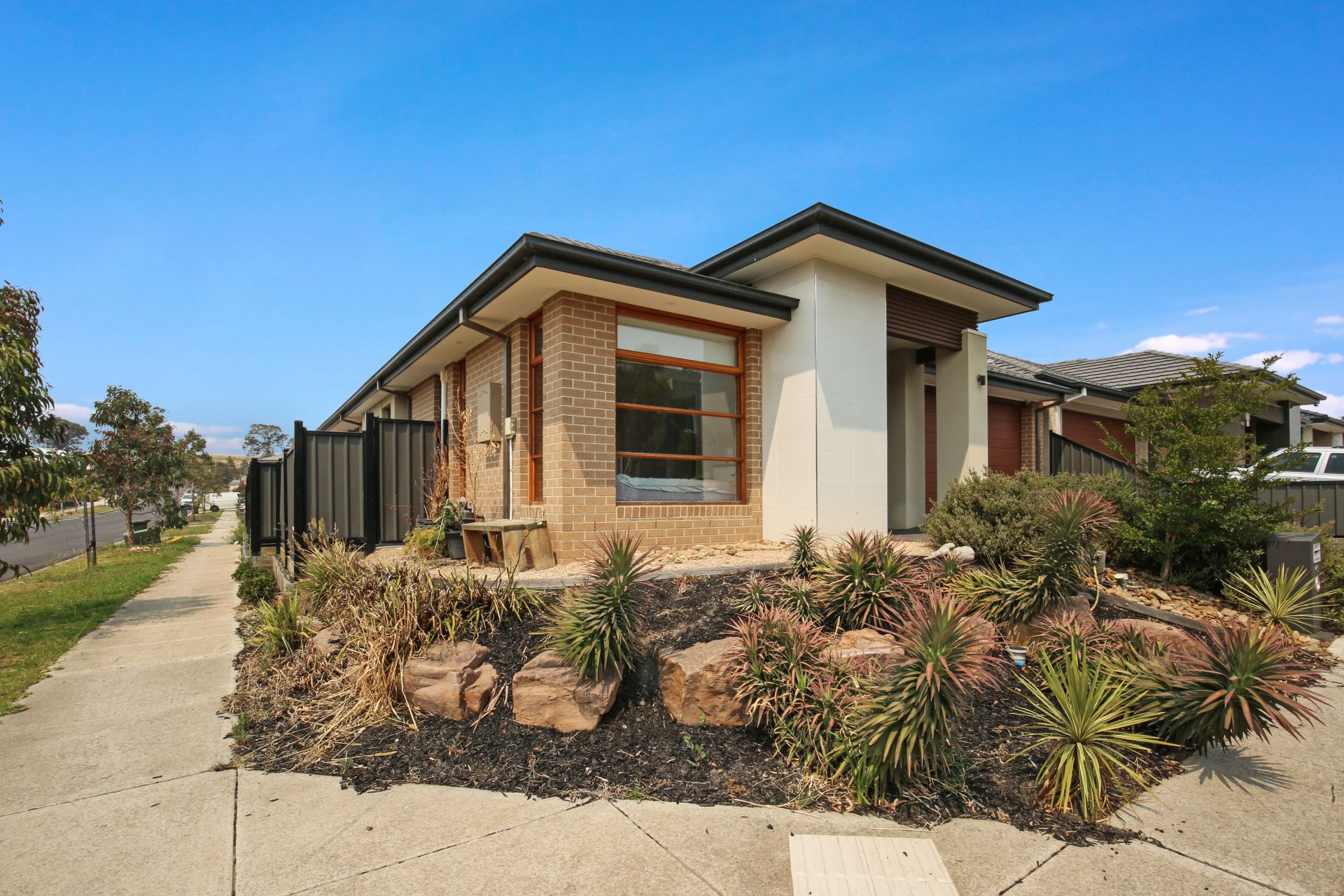 SPECTACULAR FAMILY HOME IN MERNDA!!!