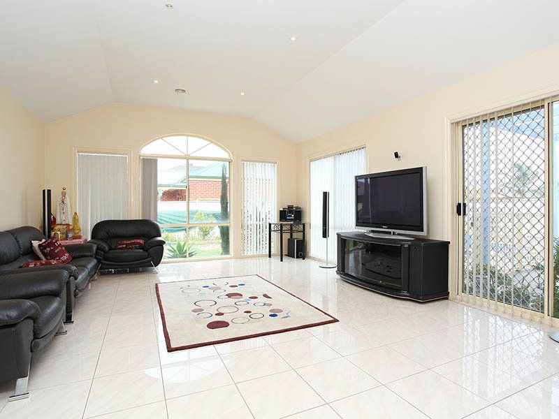18 Lalor Court, Caroline Springs - Thumbnail 3
