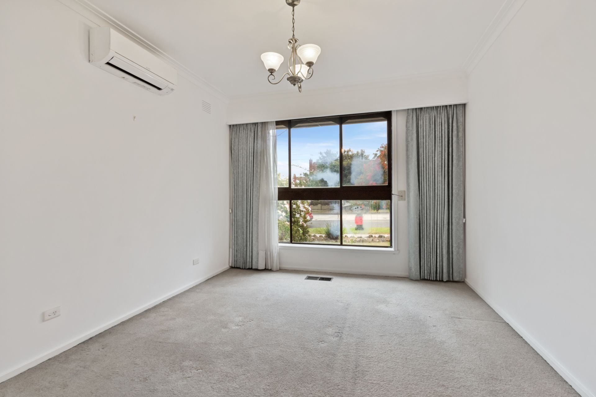 Spacious 4 Bedroom House - 6 Month Lease