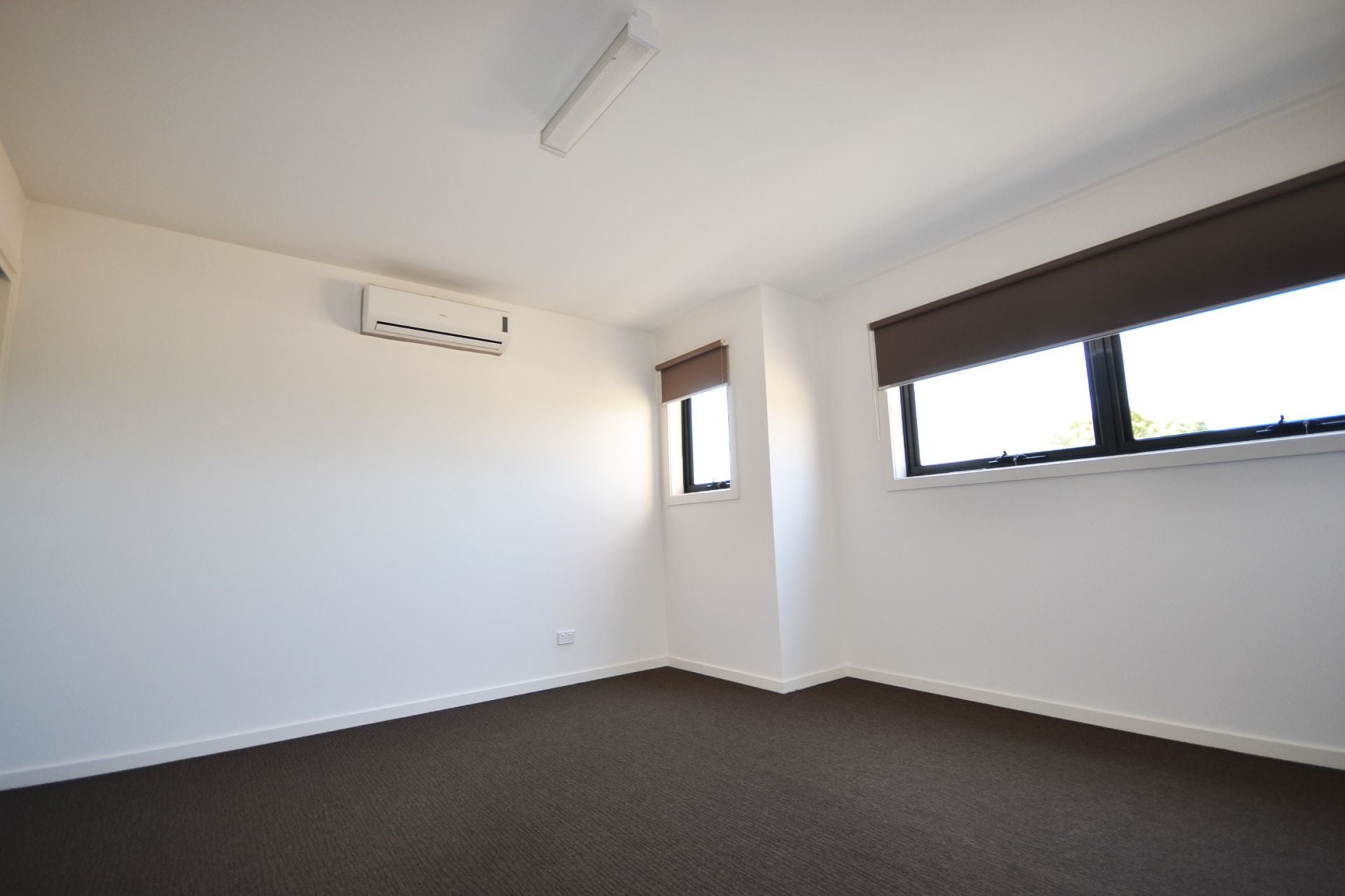 EXCELLENT 2BED/2BATH APARTMENT WITH OWN SECURE ENTRANCE - DIRECTLY OPPOSITE COLES, TRAM & BUS!