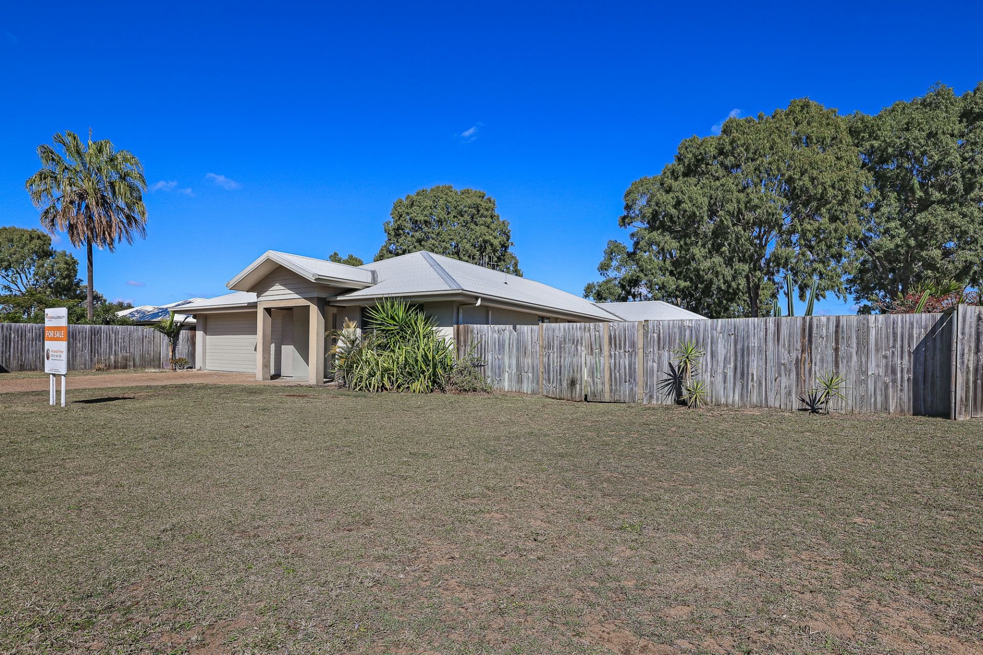 29 Malvern Drive, MOORE PARK BEACH Four Walls Realty