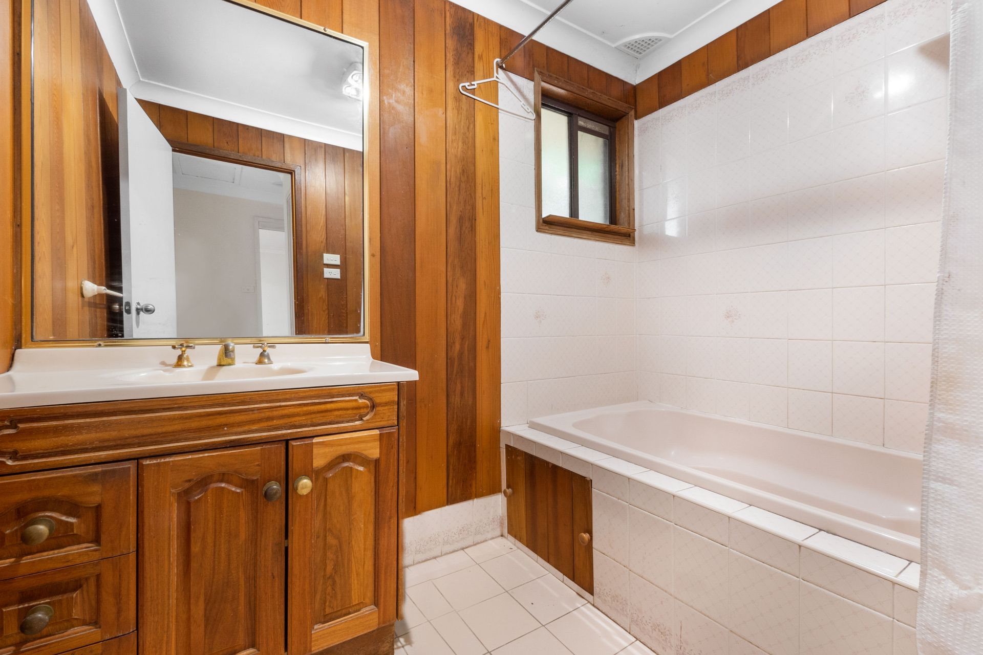 Real Estate For Lease 10 Crossley Avenue Mcgraths Hill , NSW