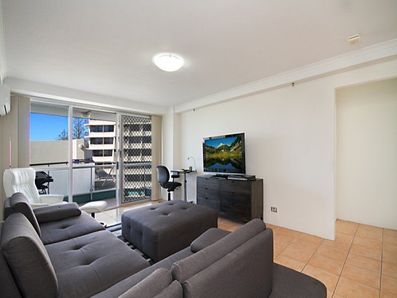 5/70 Marine Parade 'Ocean Plaza' COOLANGATTA QLD, 'Ocean Plaza' Coolangatta - Thumbnail 4