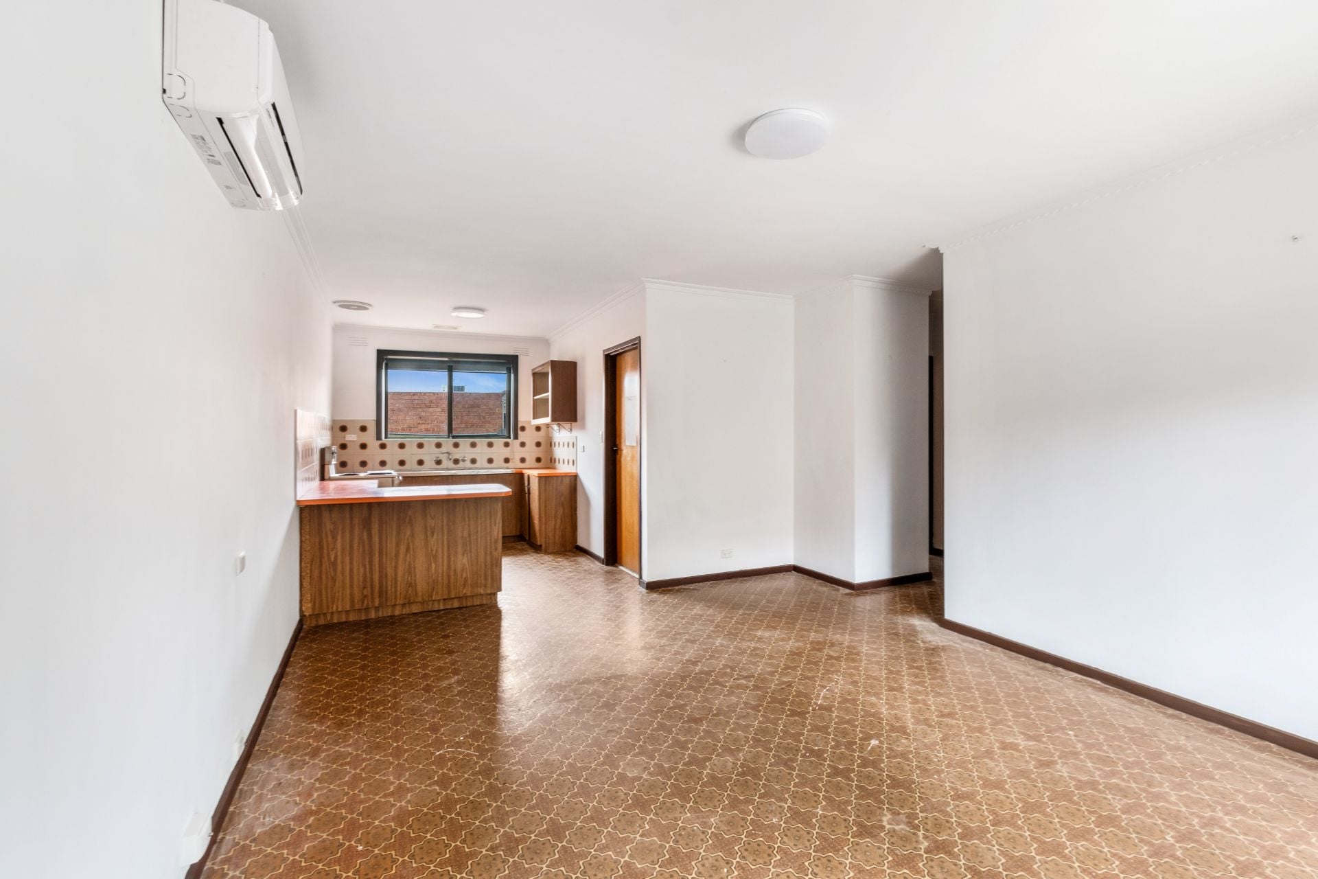 WALKING DISTANCE TO EVERYTHING!