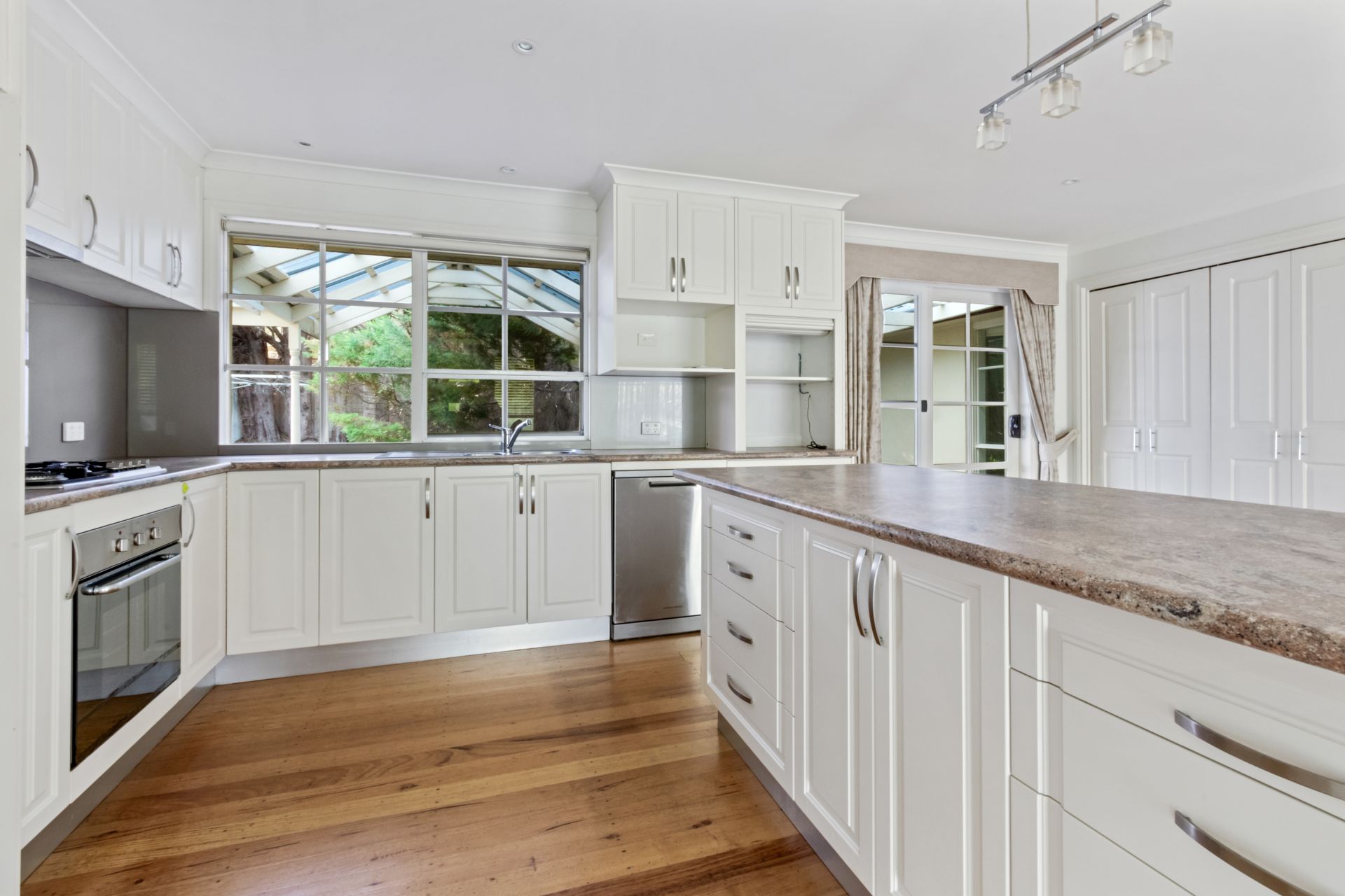 Beautifully Presented Family Home!