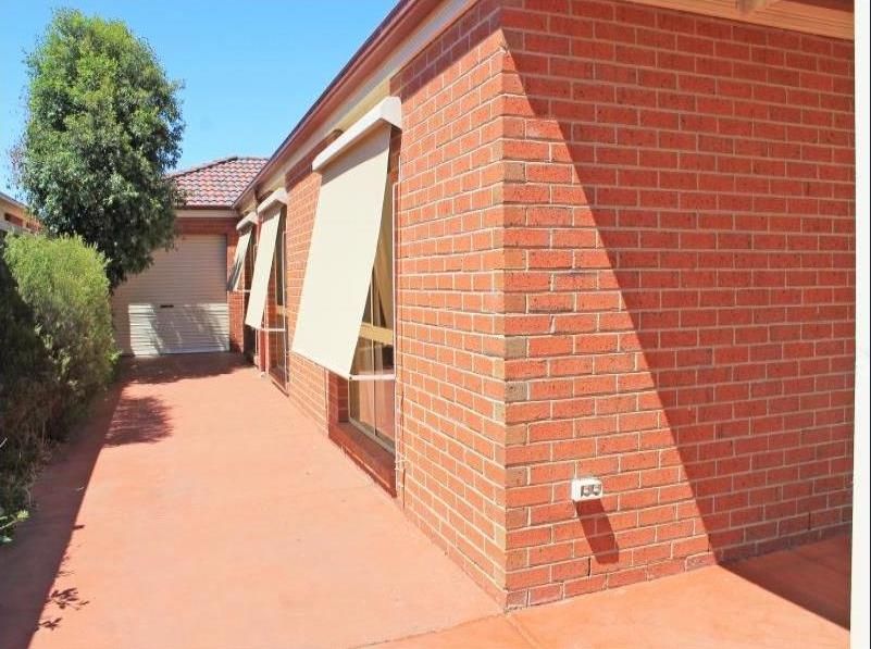 WELL MAINTAINED FAMILY HOME!