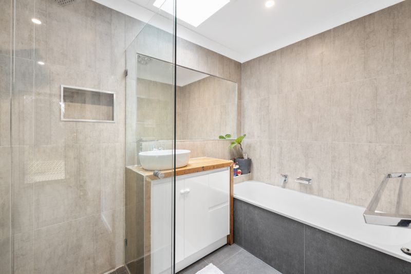 2/8 Crellin Avenue South, Altona Meadows - Thumbnail 7